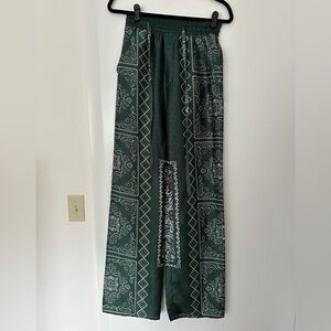 Zara women green banadana pants, size XS, never worn